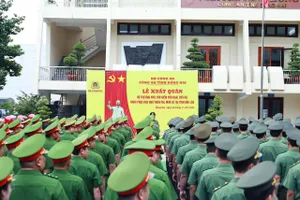 Công an tỉnh Đồng Nai điều lực lượng lên Đắk Lắk hỗ trợ đồng bào khắc phục hậu quả mưa lũ. Ảnh: CAT