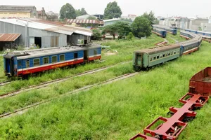 Bên trong Nhà máy toa xe lửa Dĩ An