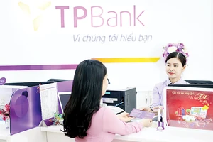 UBND TP Hà Nội tặng cờ thi đua và bằng khen cho TPBank