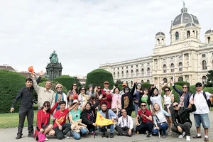 Đoàn khách TST tourist tại châu Âu.