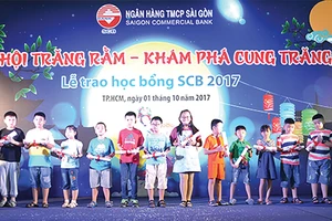 SCB tổ chức chương trình “Vui hội trăng rằm, khám phá cung trăng”