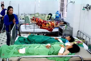 2 đứa con của ông A.Th bị thương nặng đang điều trị tại Bệnh viện Đa khoa tỉnh Kon Tum