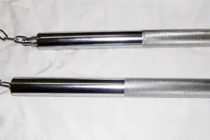 Một cán bộ Cục Quản lý Xuất nhập cảnh bị tấn công bằng côn nhị khúc trên phố