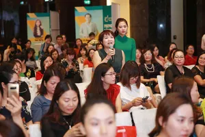 Các nữ CEO tham gia thảo luận nhiệt tình cùng các diễn giả