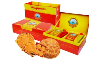 Bánh Trung thu Yến sào Khánh Hòa Sanest Moon Cake