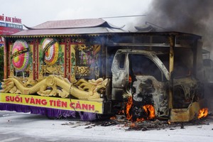 靈車自燃現場。（資料圖：Nguyễn Dương）