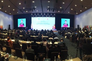 各國議會聯盟(IPU)與越南國會配合舉辦的亞太地區因應氣候變暖專題會議全景。（圖源：阮潮）