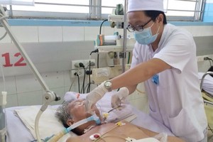 一名患破傷風病人正在市熱帶病 醫院接受治療。