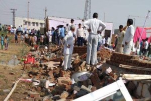 印度拉賈斯坦邦一處房屋的牆壁倒塌現場，造成23人死亡。（圖源：互聯網）