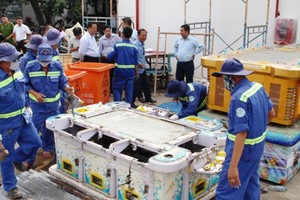 這次被銷毀的贓物包括11台賭博機及11台射魚機。（圖源：SGGP）