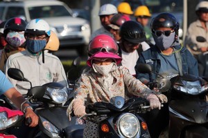 我國兩大城市的空氣日益污染。