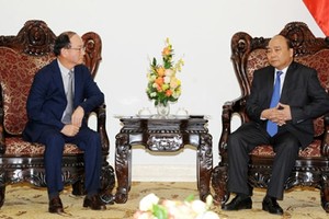 阮春福總理昨(16)日下午在政府辦事處接見了越南三星組合總經理韓明燮。（圖源：互聯網）