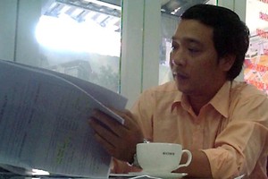 圖為第七郡土地登記辦公廳分支職員黎文晉。（圖源：黃鹿）