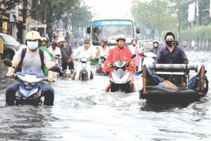 若干街道每逢降雨就嚴重受淹。