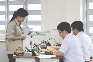 學生參加電子技術職業培訓。（圖源：互聯網）