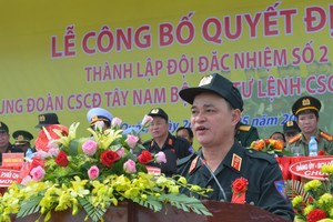 機動警察司令范國剛中將在成立2號特任部隊儀式上發表指導。（圖源：黃忠）