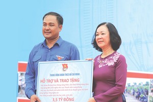 中央民運部長張氏梅出席 2017 年志願青年出發儀式。（圖源：互聯網）