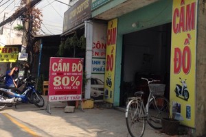 在第二郡的一家當舖聲稱車證可當80％車值。