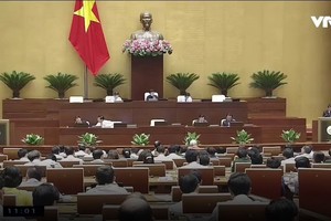 國會昨(29)日上午在會場，討論《國有財產管理與使用法》修訂案。（圖源：VTV視頻截圖）