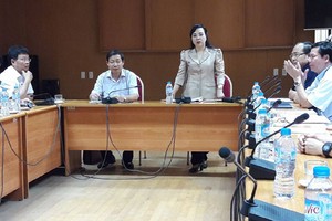 衛生部部長阮氏金進在會議上表示須儘快找出事件原因。（圖源：互聯網）