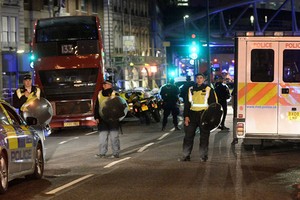 倫敦3日再遭恐襲，武裝警察封鎖現場。（圖源：Sputnik）
