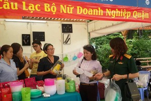 第六郡女企業家俱樂部介紹國貨。