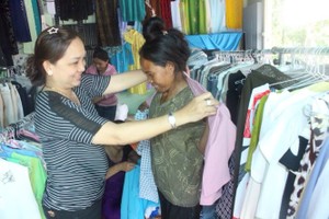 店長阮氏雲笑容可掏的招呼來客。