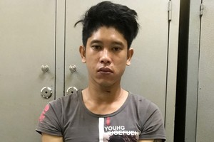 被抓獲押送至公安機關的嫌犯鄭文秀。（圖源：N.N）