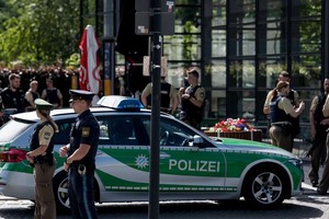 警方在槍擊案後封鎖火車站。 （圖源：AFP）