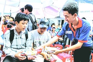 每年舉辦的高考接 力活動已及時向考生提 供幫助。