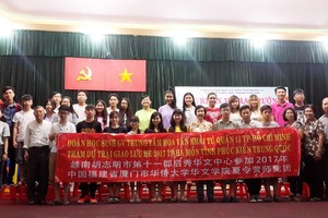 參加夏令營的師生合影。(資料圖：心雨)