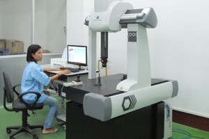 使用新一代機器人來製造模型有助於生產準確性高、 節能與節省工廠面積的產品。