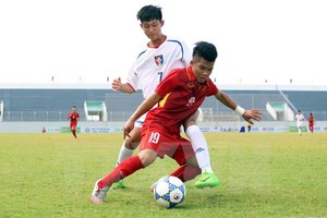 越南U15隊(灰衣)與緬甸隊比賽一瞥。（圖源：互聯網）