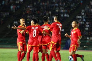 越南U17隊的球員慶祝進球。(圖源：互聯網)