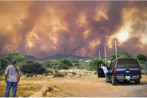 美西部發生27處山火迫使大批居民撤離。（圖源：互聯網）