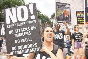 美國近日的入境禁令恢復執行後再度掀起一連串示威行動。