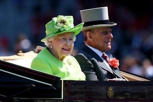 英國女王伊莉莎白二世與菲力浦親王。(圖源：互聯網)