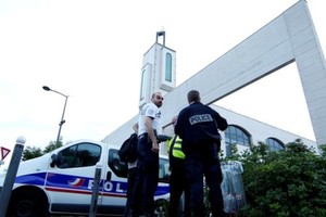 警方接報到場，其後拘捕一名43歲懷疑涉案男子。（圖源：互聯網）