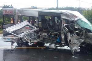 該交通事故現場，導致2人死亡12人受傷。（圖源：互聯網）