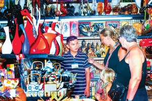 按照規定，個體經營戶沒有法人資格，所以要重新註冊個人賬戶。