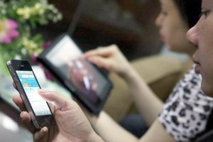 免費短信與話費應用軟件日益普遍，對降減移動話費造成衝擊。