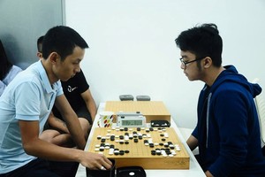 參加第十四屆河內市圍棋錦標賽的棋手。(圖源：互聯網)