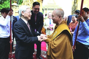 阮富仲總書記會見佛教法宗派宗長大僧王布爾格里。（圖源：越通社）