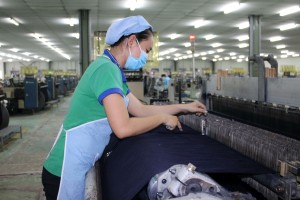 華人企業越鴻紡織製衣公司的生產線。（圖源：曉東）