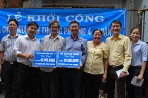 穗城會館向華人戶轉交修建溫情屋經費