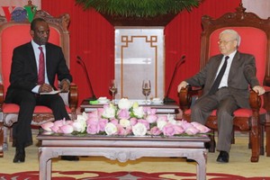 阮富仲總書記接見莫桑比克共和國總理卡洛斯。（圖源：VOV）