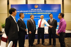 海絲博覽會組委會與企業交流。