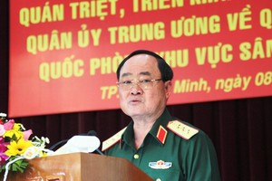 陳丹上將在會議上發表講話。（圖源：法律在線）