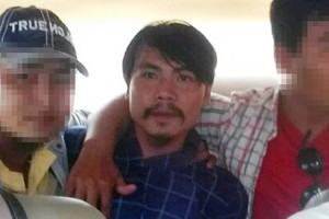 圖為偷竊Honda Civic牌汽車的嫌犯Kevin Long Nguyen(中)。（圖源：春安）