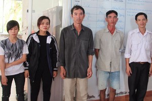 同犯“搶奪財物”行徑的5名嫌疑人遭起訴。（圖源：）